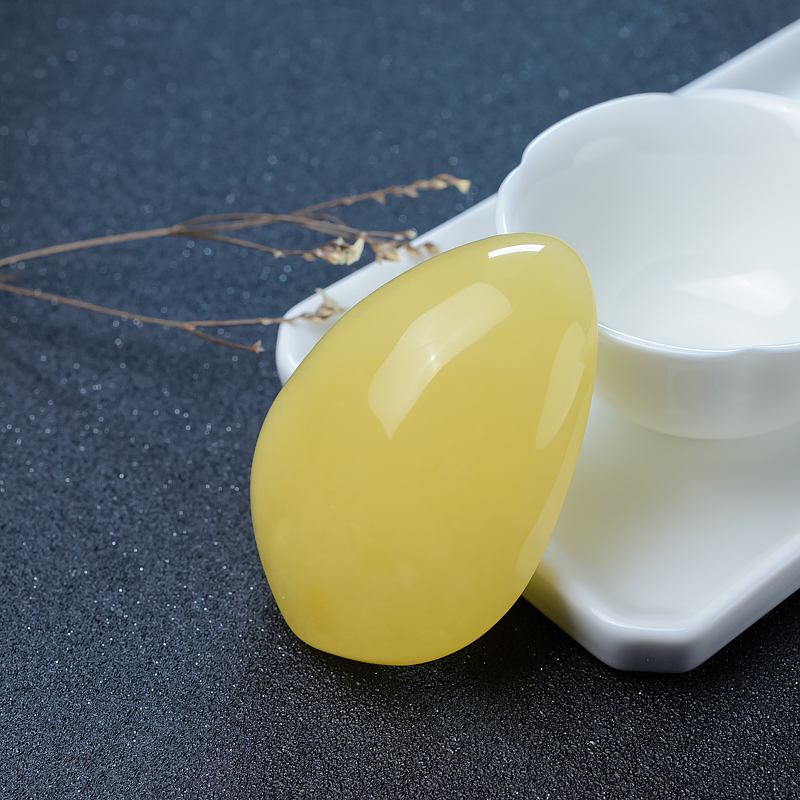 鸡油黄蜜蜡随形吊坠-红掌柜