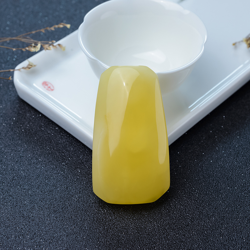 蜜蜡方牌吊坠-红掌柜