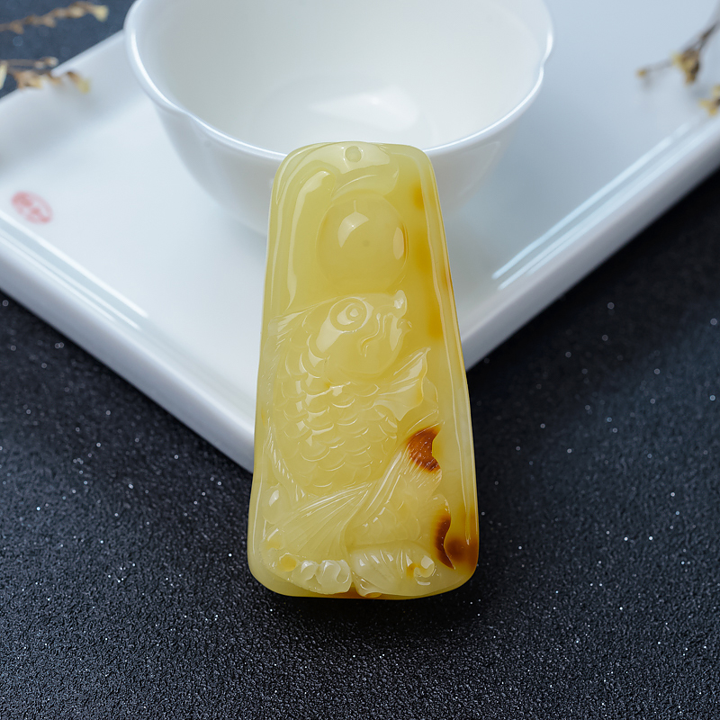 俏色蜜蜡鱼牌吊坠-红掌柜