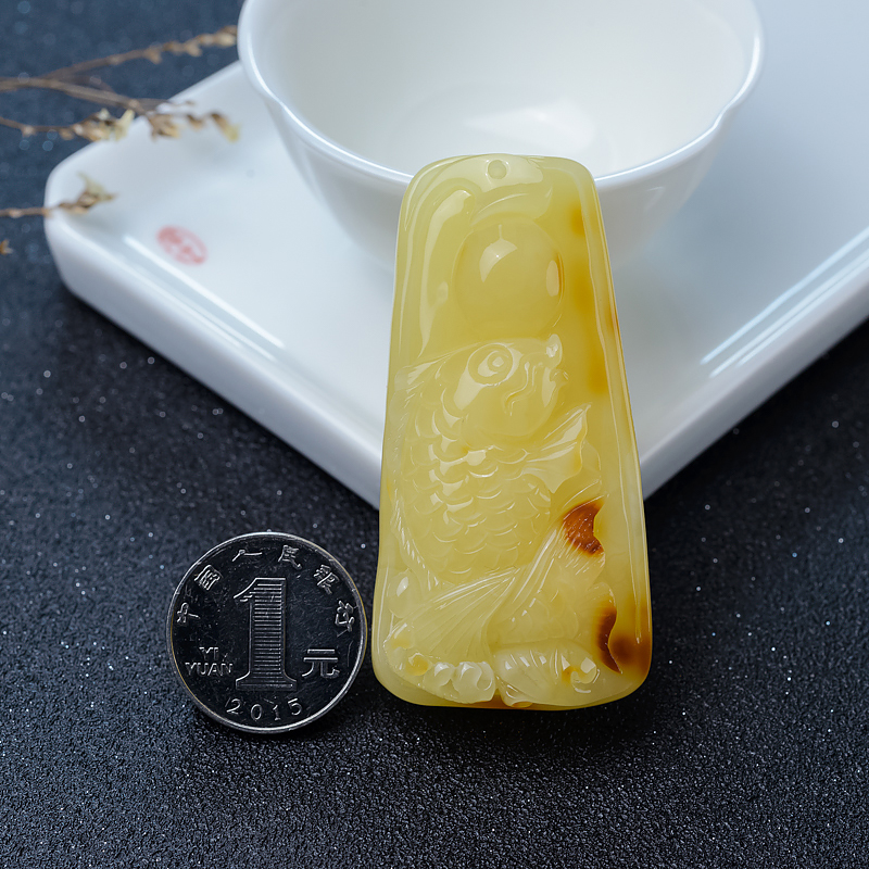 天然波罗的海带皮俏色蜜蜡鱼牌吊坠-红掌柜