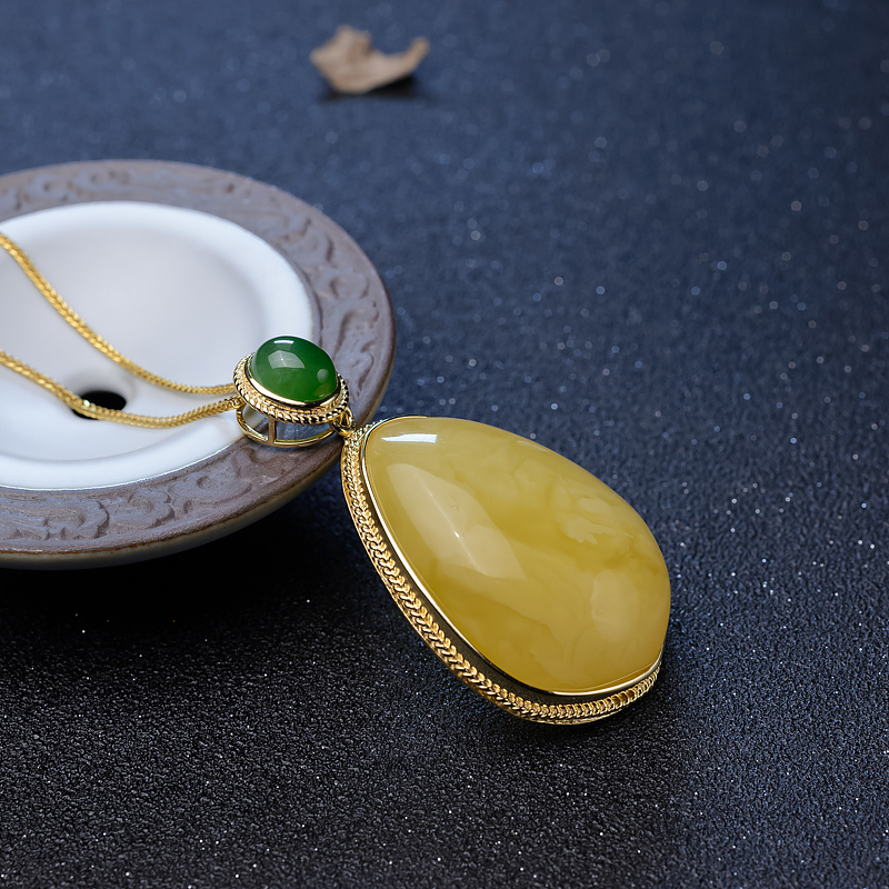 银镶蜜蜡随形吊坠-红掌柜