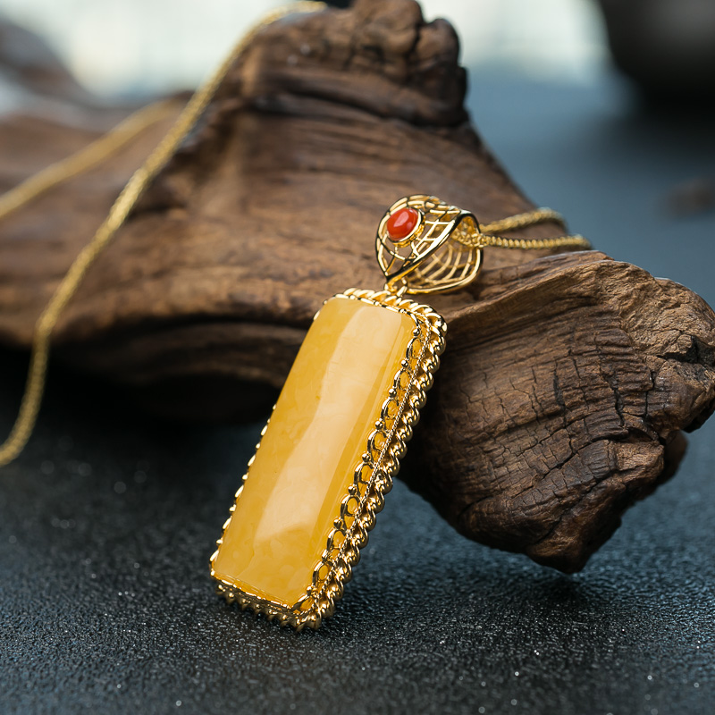 鸡油黄蜜蜡无事牌吊坠-红掌柜