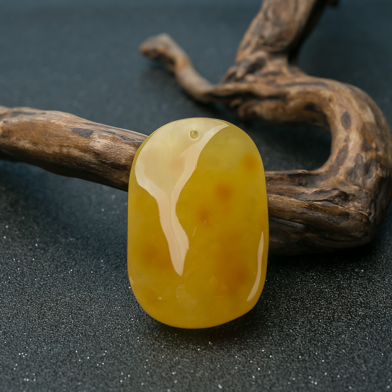 波罗的海俏色蜜蜡幸福如意吊坠-红掌柜