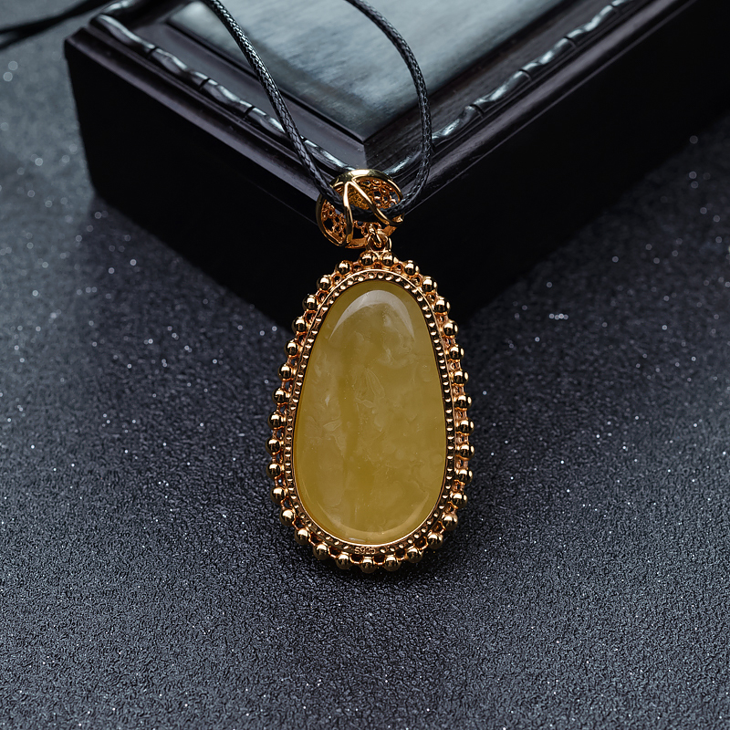 银镶鸡油黄蜜蜡吊坠-红掌柜