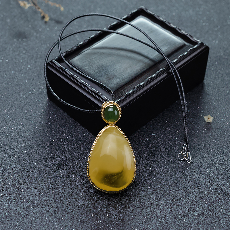 银镶鸡油黄蜜蜡水滴吊坠-红掌柜