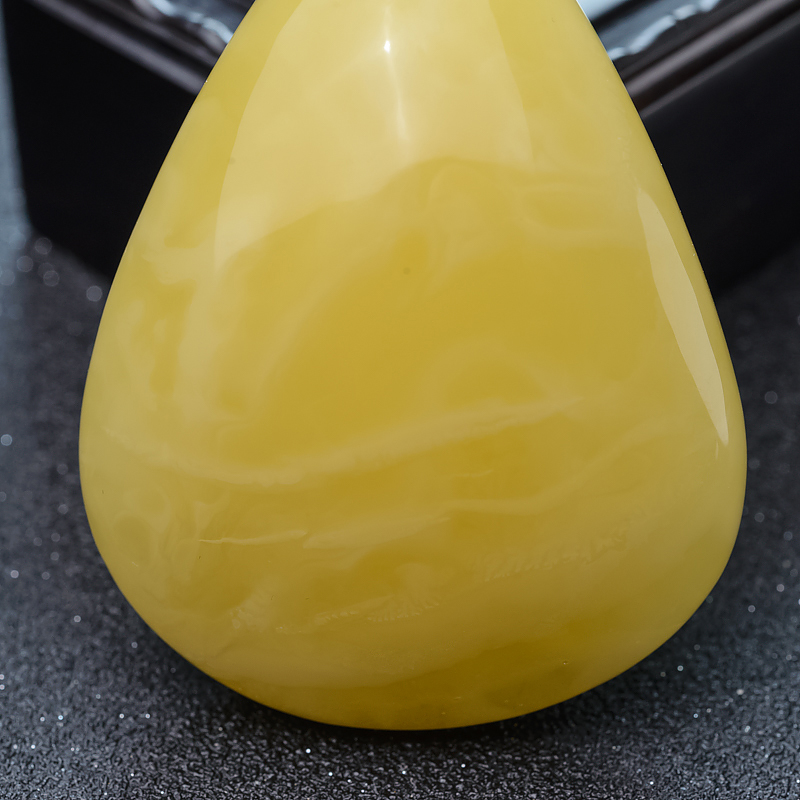 鸡油黄蜜蜡随形吊坠-红掌柜