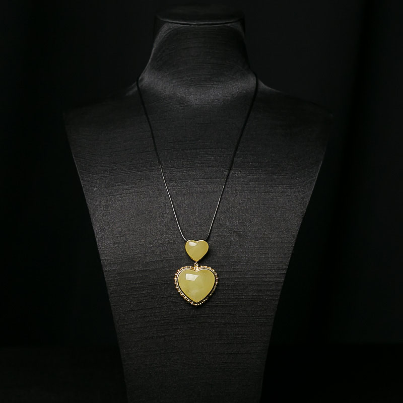 银镶鸡油黄蜜蜡心形吊坠-红掌柜