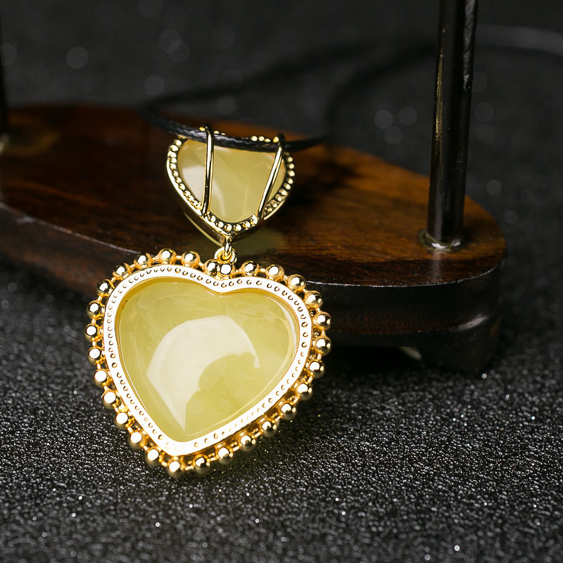 银镶鸡油黄蜜蜡心形吊坠-红掌