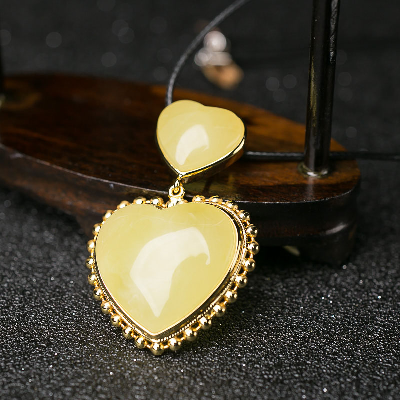 银镶鸡油黄蜜蜡心形挂坠-红掌