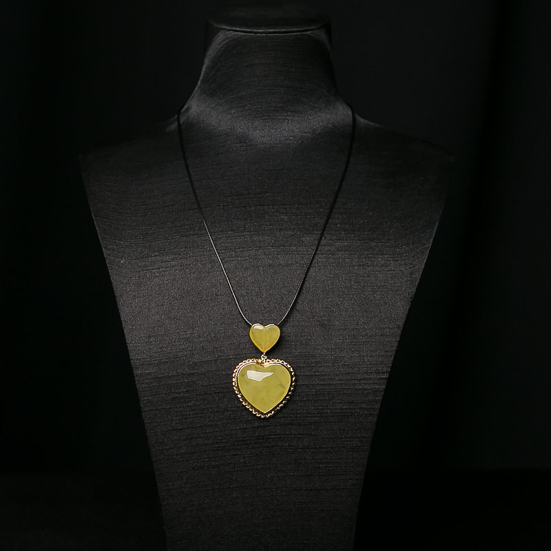 银镶鸡油黄蜜蜡心形吊坠-红掌柜