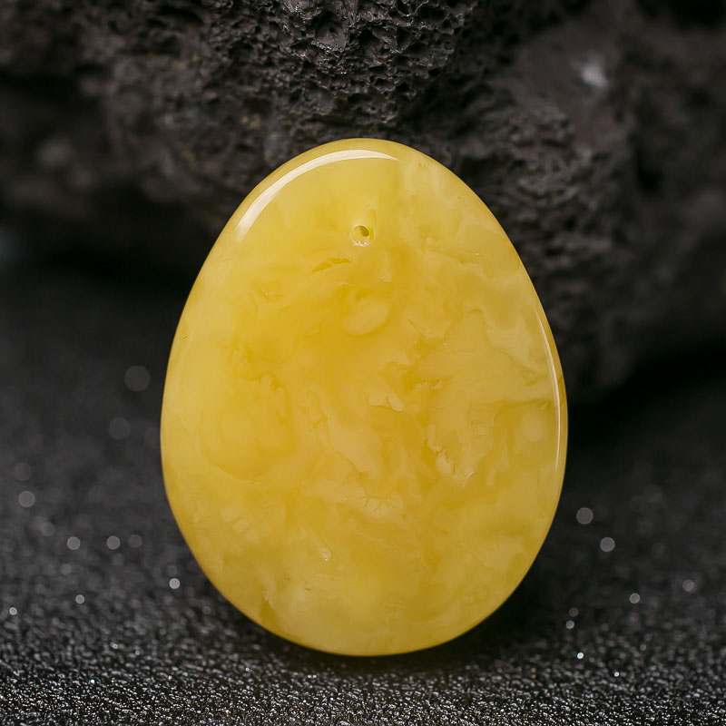 鸡油黄蜜蜡随形吊坠-红掌柜