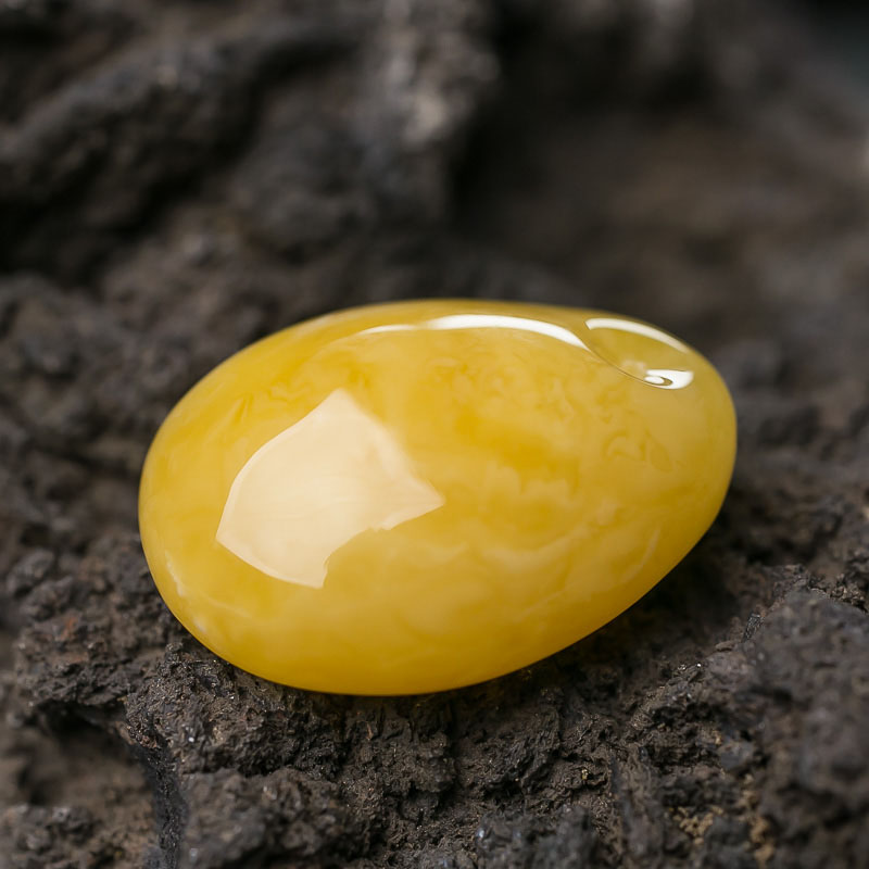 鸡油黄蜜蜡随形挂坠-红掌柜