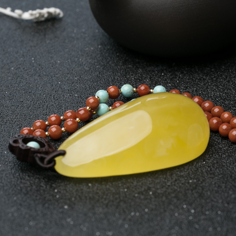 鸡油黄蜜蜡随形吊坠-红掌柜