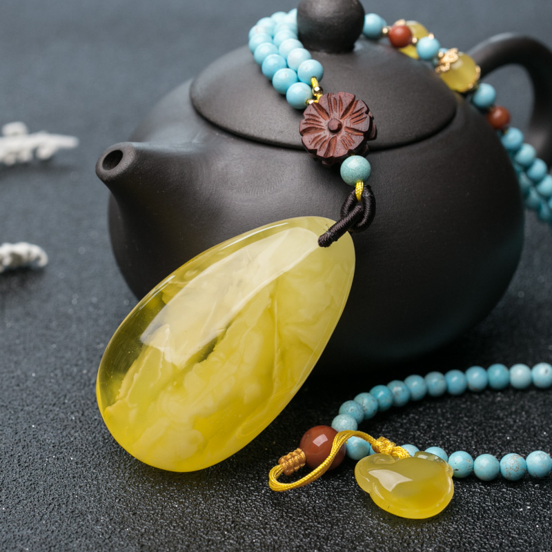 鸡油黄蜜蜡随形吊坠-红掌柜