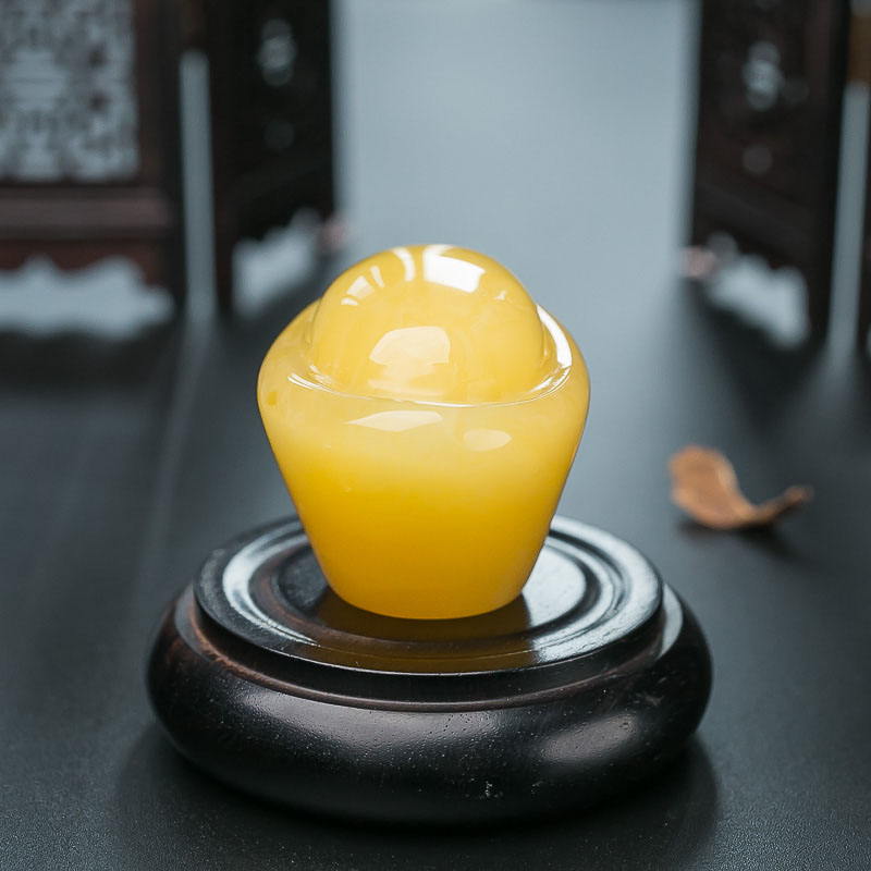 波罗的海鸡油黄蜜蜡元宝小摆件-红掌柜
