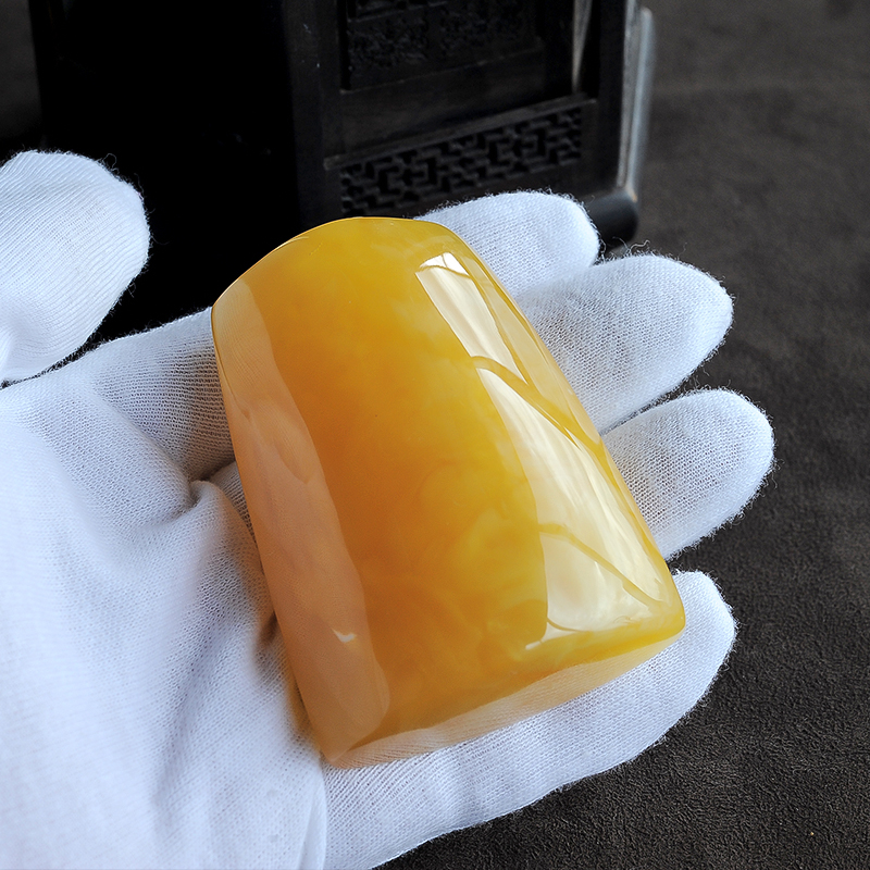 鸡油黄挂件-红掌柜