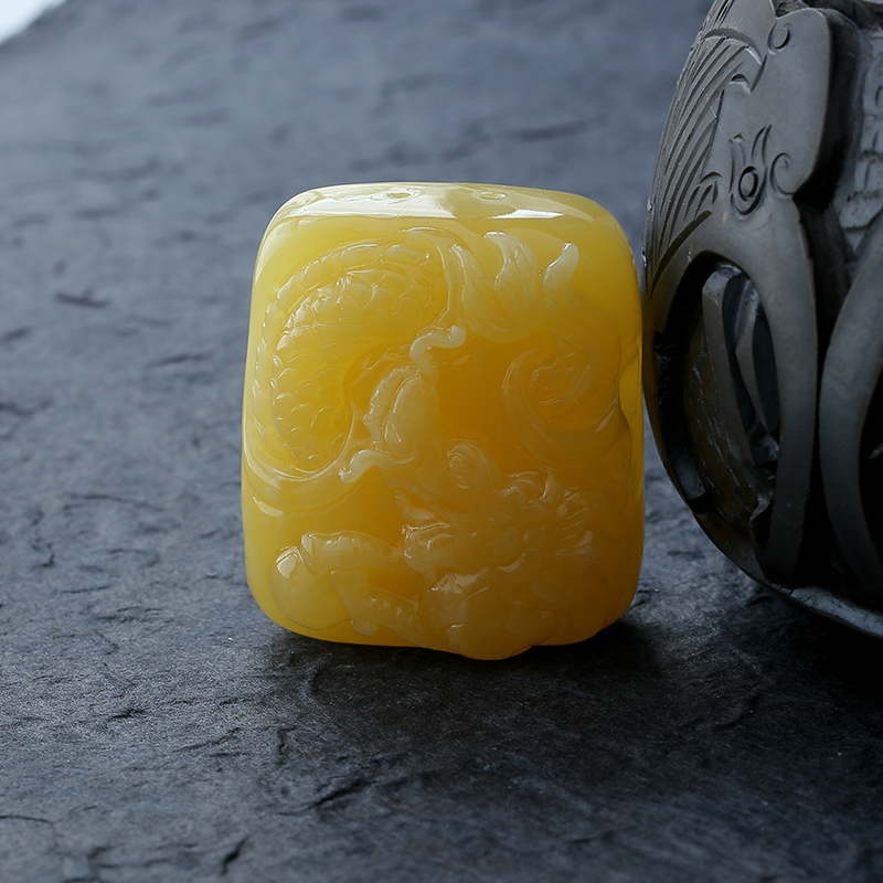 鸡油黄蜜蜡龙吊坠-红掌柜