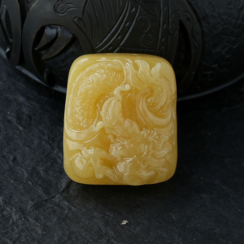 鸡油黄龙牌挂件-红掌柜