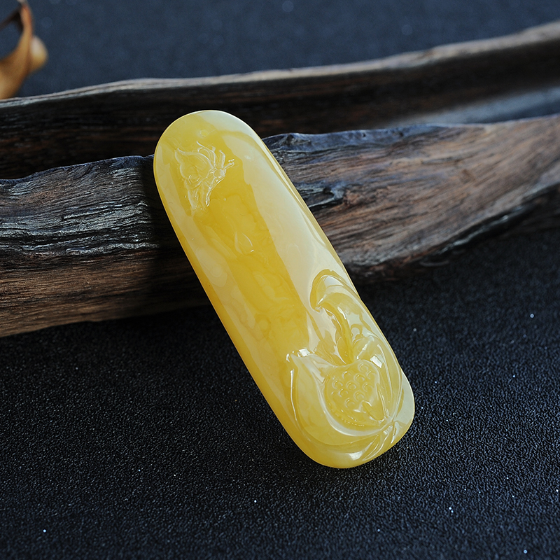 鸡油黄蜜蜡吊坠-红掌柜