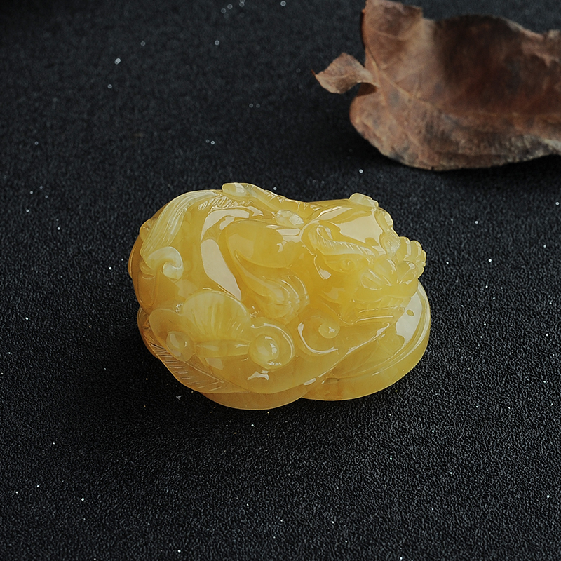 鸡油黄蜜蜡貔貅挂坠-红掌柜