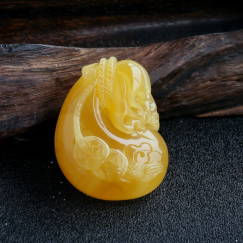 鸡油黄蜜蜡钱袋挂件-红掌柜