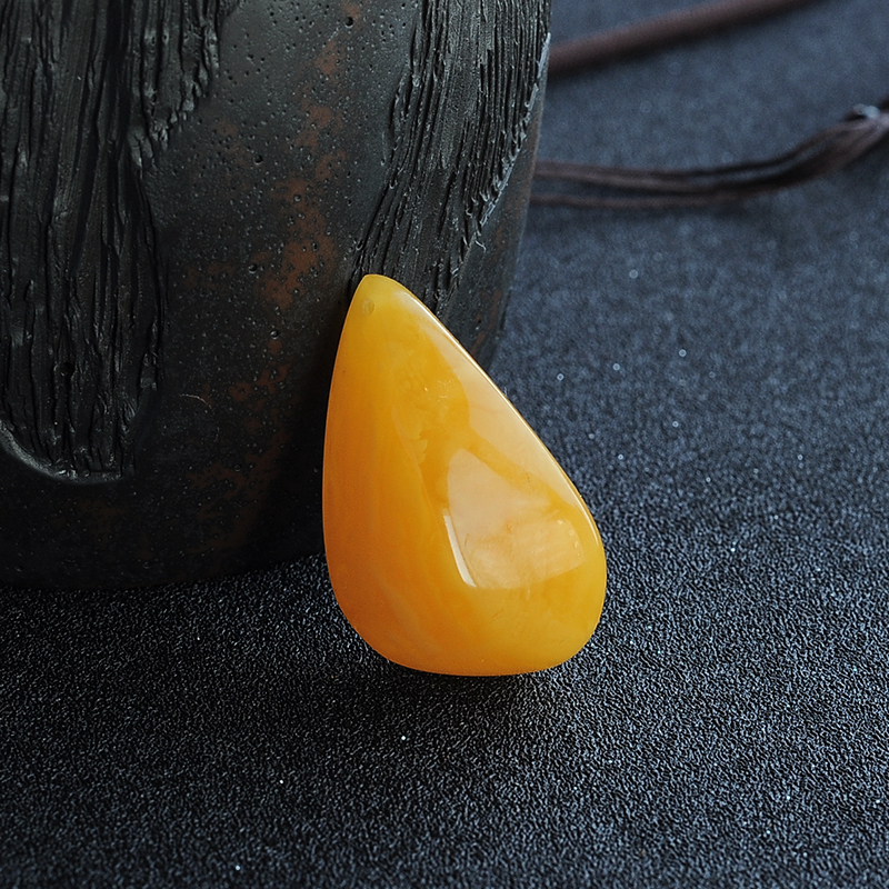 鸡油黄蜜蜡挂件-红掌柜