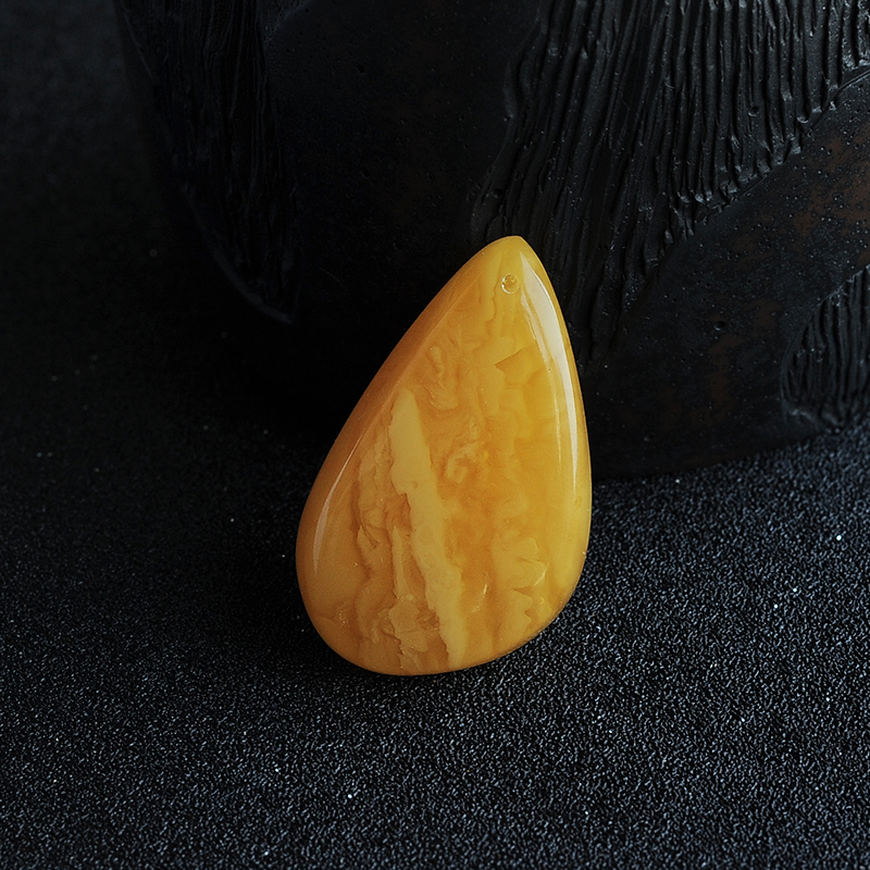 鸡油黄蜜蜡随形吊坠-红掌柜