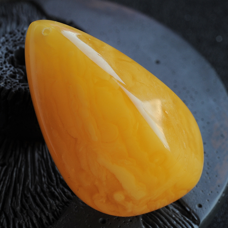 鸡油黄蜜蜡挂件-红掌柜