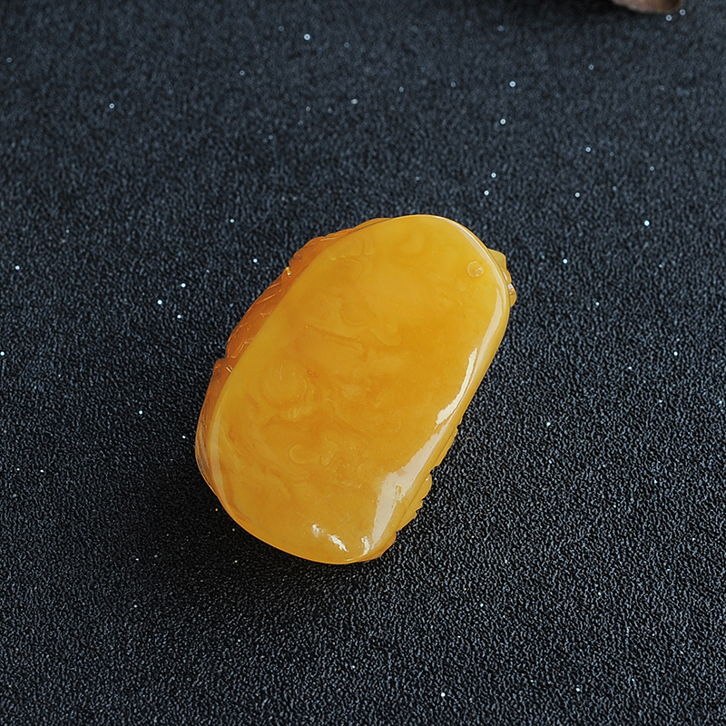 鸡油黄蜜蜡挂件-红掌柜