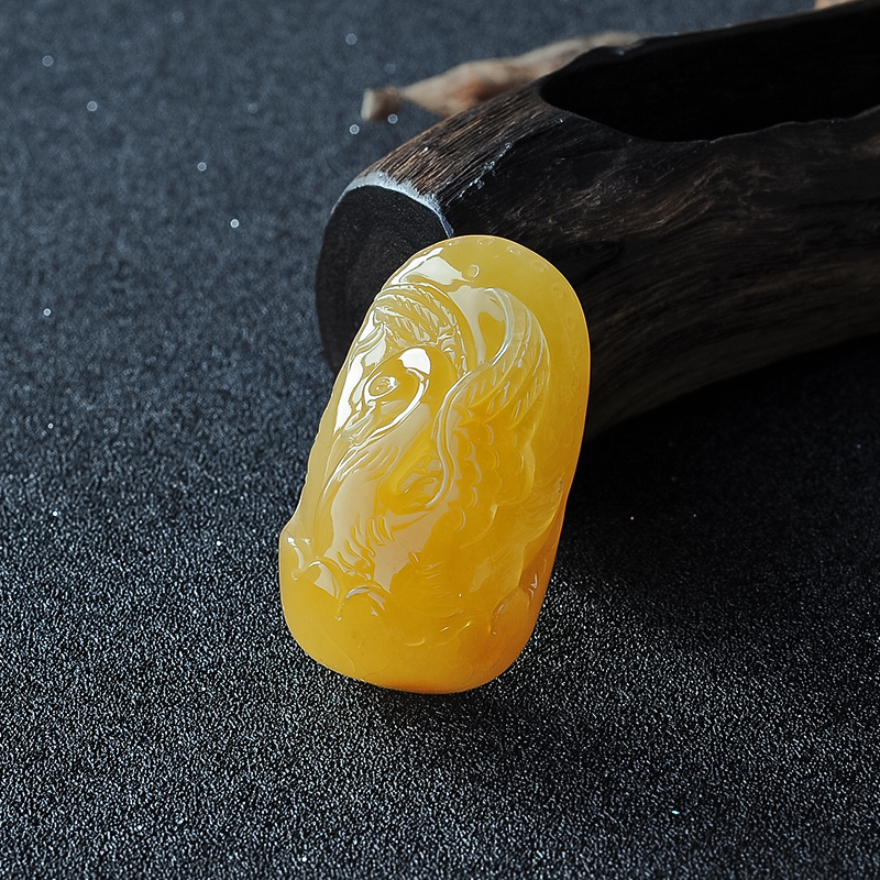 鸡油黄蜜蜡天鹅挂件-红掌柜