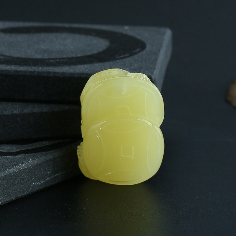 蜜蜡瑞兽挂坠-红掌柜