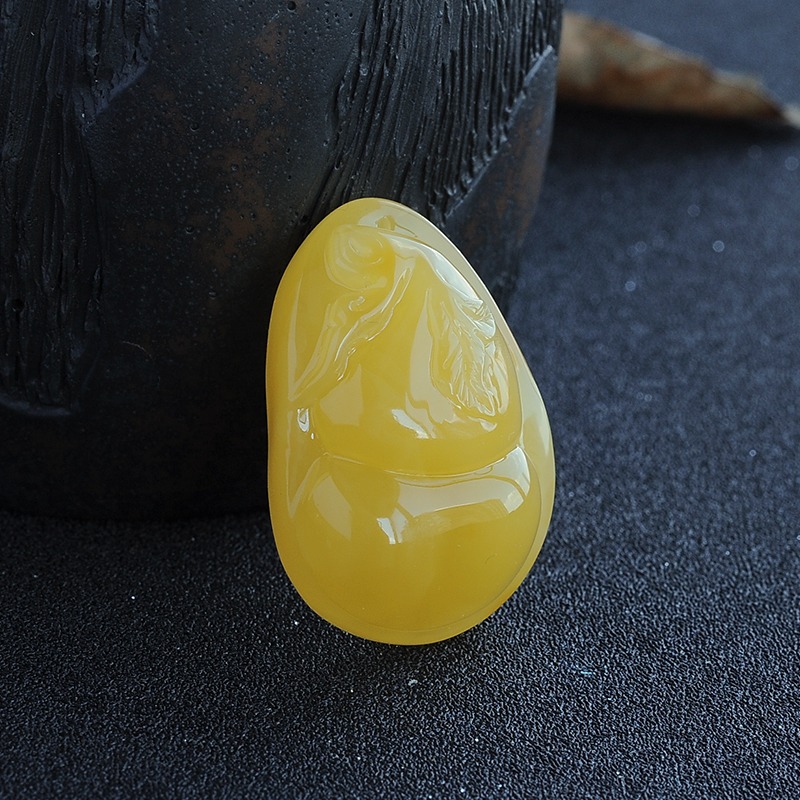 鸡油黄蜜蜡挂件-红掌柜