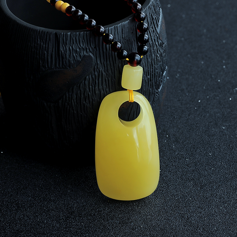 鸡油黄蜜蜡挂件-红掌柜