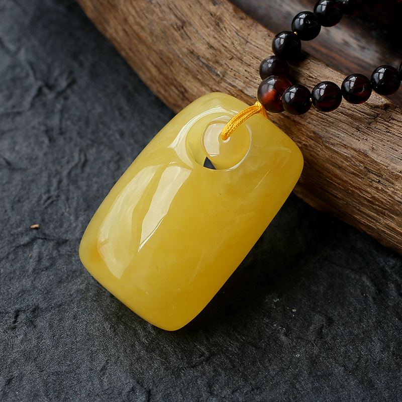 鸡油黄蜜蜡挂件-红掌柜