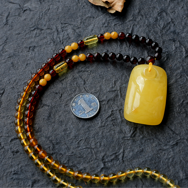 鸡油黄蜜蜡挂件-红掌柜