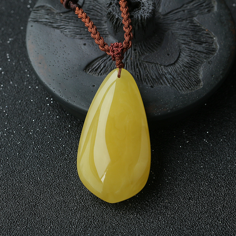 鸡油黄蜜蜡随形挂坠-红掌柜