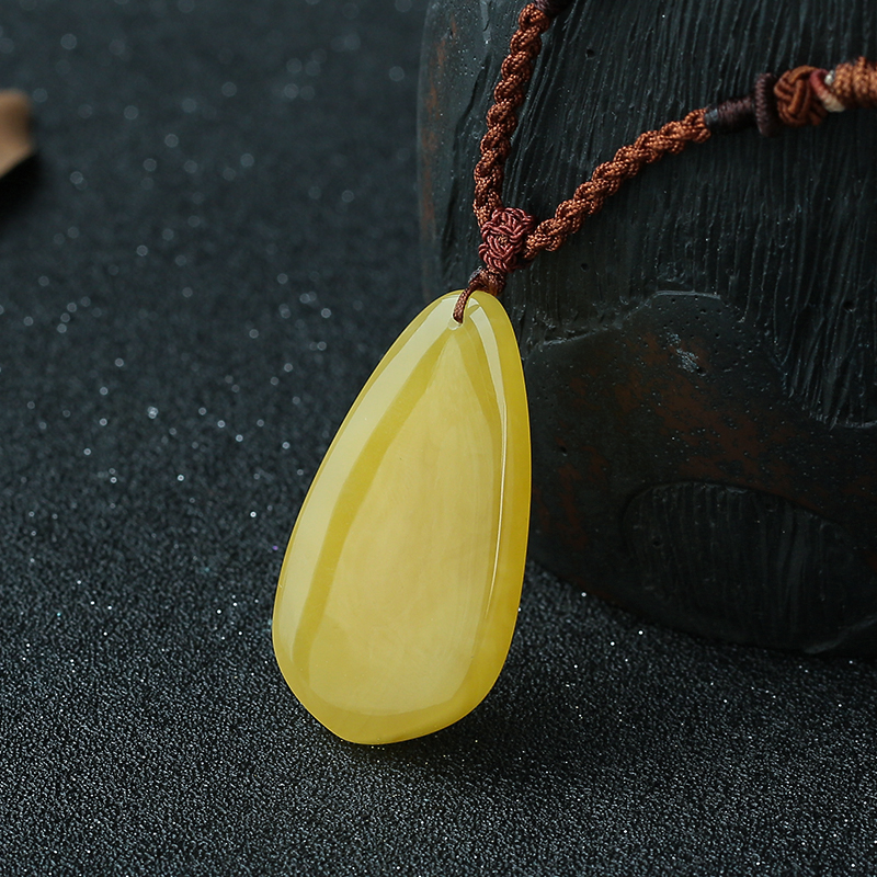 鸡油黄蜜蜡随形吊坠-红掌柜