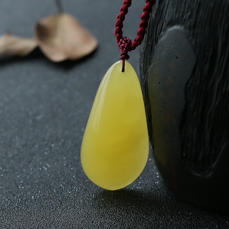 鸡油黄蜜蜡挂件-红掌柜