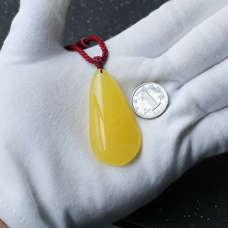 鸡油黄蜜蜡随形挂坠-红掌柜