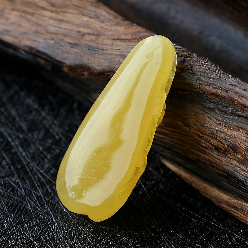 天然鸡油黄蜜蜡梅花吊坠 - 红掌柜