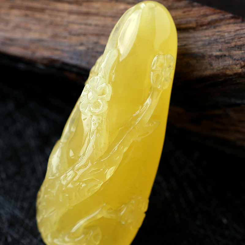 波罗的海天然鸡油黄蜜蜡梅花挂坠 - 红掌柜
