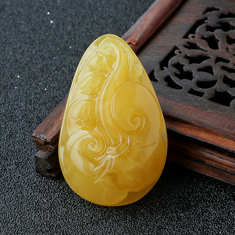鸡油黄蜜蜡如意吊坠-红掌柜