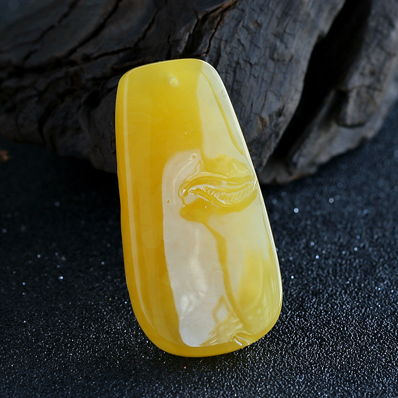 蜜蜡龙牌吊坠-红掌柜