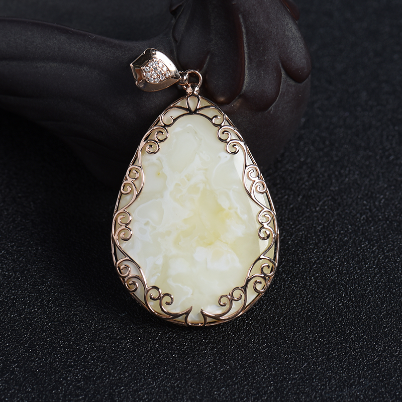 18K金镶白蜜水滴吊坠-红掌柜