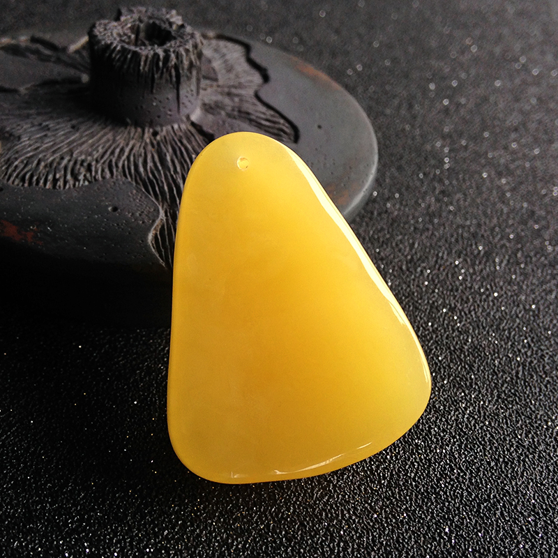 鸡油黄葫芦吊坠-红掌柜珠宝