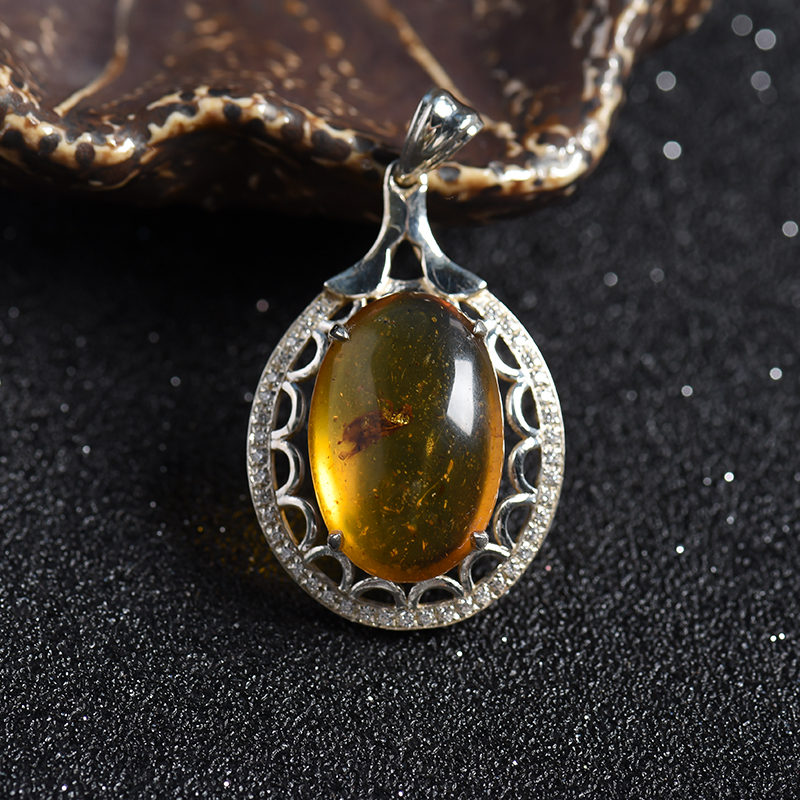 银镶天然琥珀吊坠-红掌柜