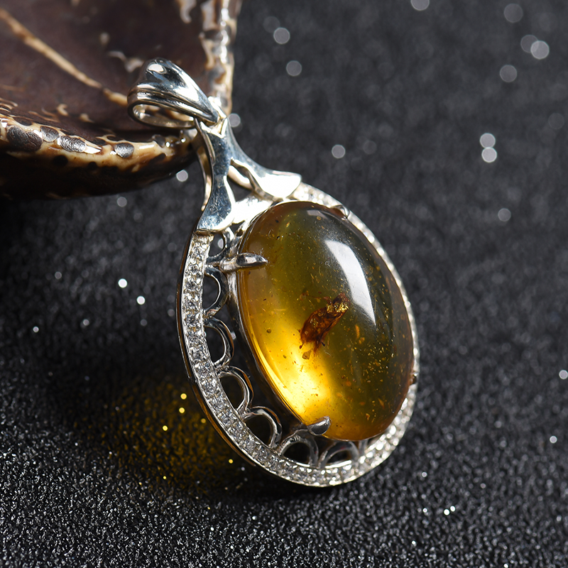 银镶琥珀吊坠-红掌柜