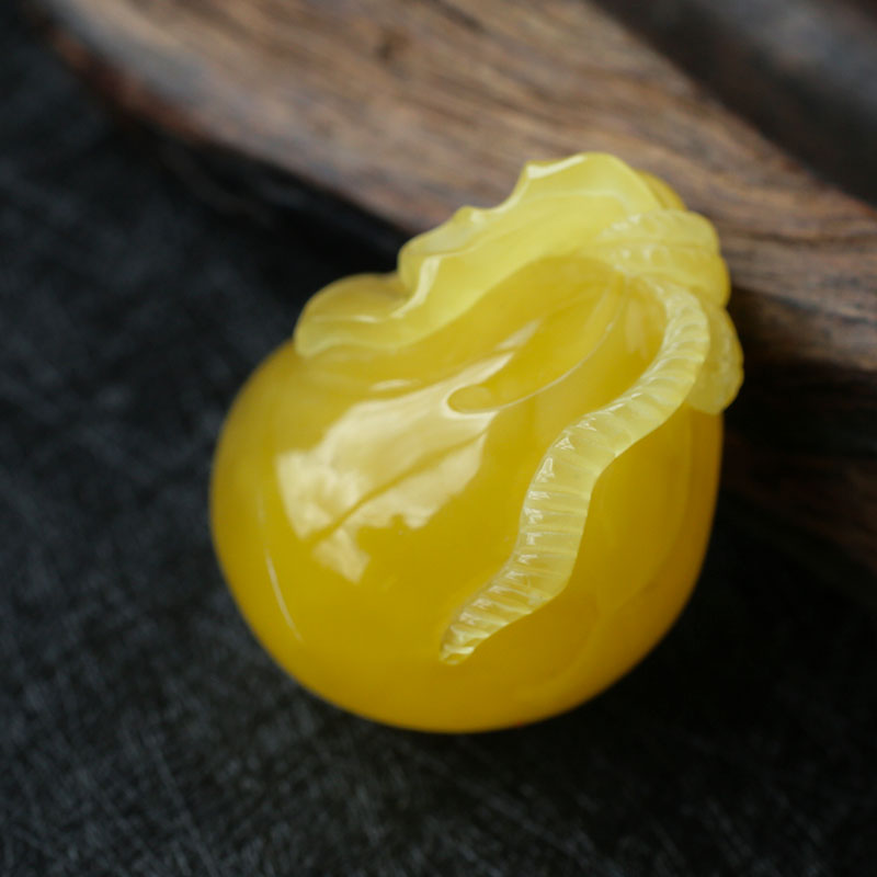 鸡油黄蜜蜡钱袋吊坠 - 红掌柜