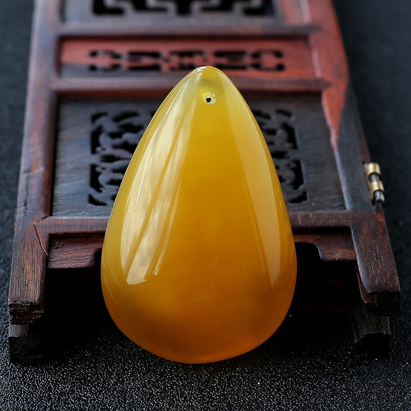 鸡油黄蜜蜡随形吊坠-红掌柜珠宝