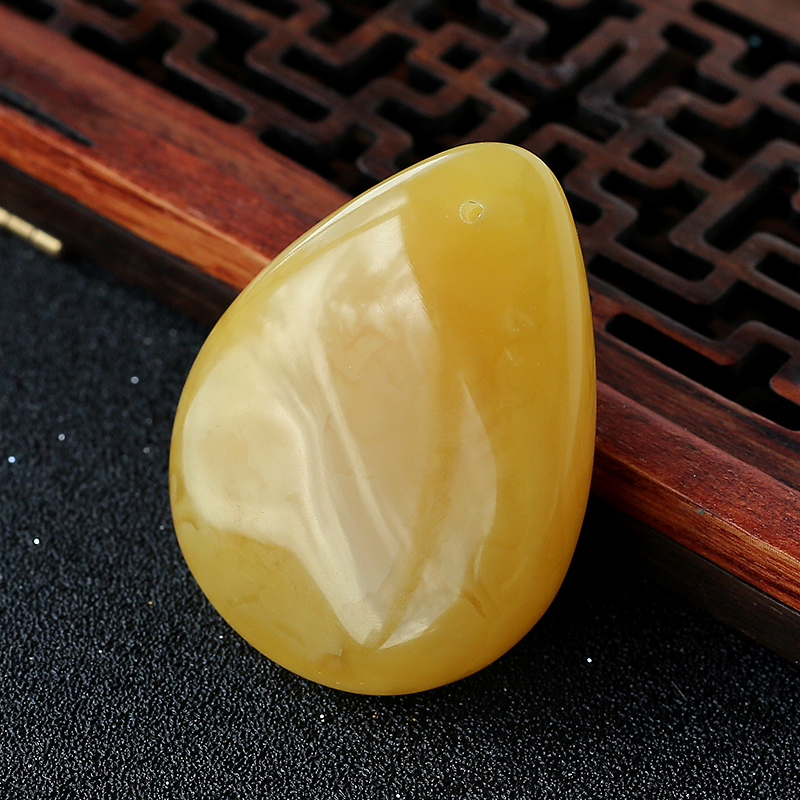 鸡油黄随形吊坠-红掌柜珠宝